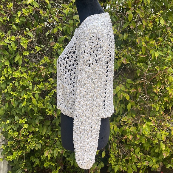 UNWORN Size 36 CHANEL White Cardigan Sweater with Sequins and Crystal Buttons - Picture 4 of 16